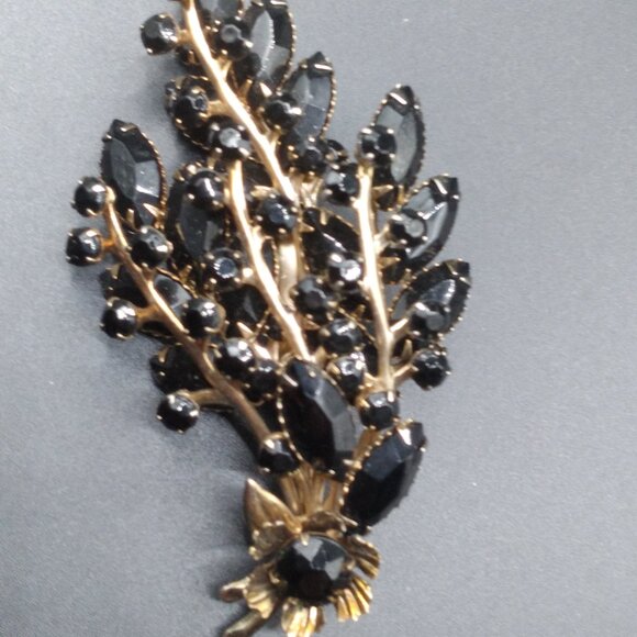 Vintage Black Glass Stones Brooch and clip Earrings Set - Picture 3 of 6